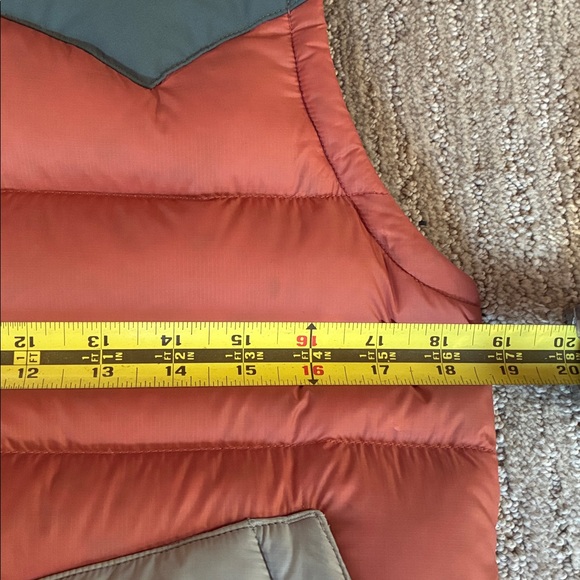 Women’s Bivy Hooded Vest - Picture 9 of 9